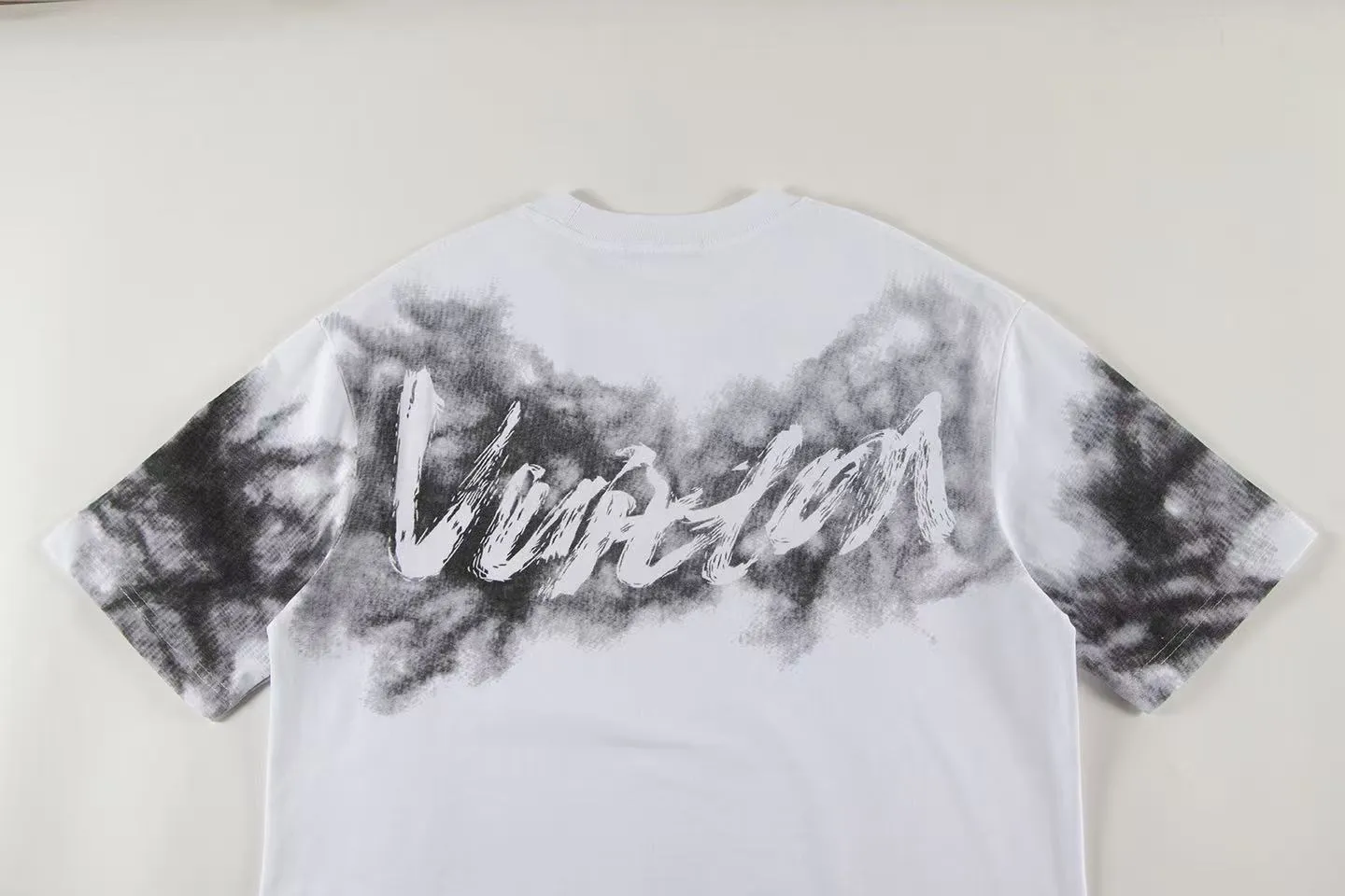 🅿️150 Style: 2026 new Louis Vuitton short-sleeved T-shirt Material: High version 300g double yarn combed cotton Size: S～XL Color: White Style number: Z034